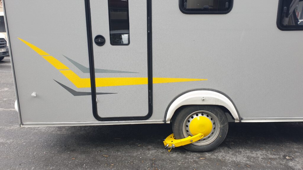 Karavan tekerlek kelepçe Karavan tekerlek klidi 